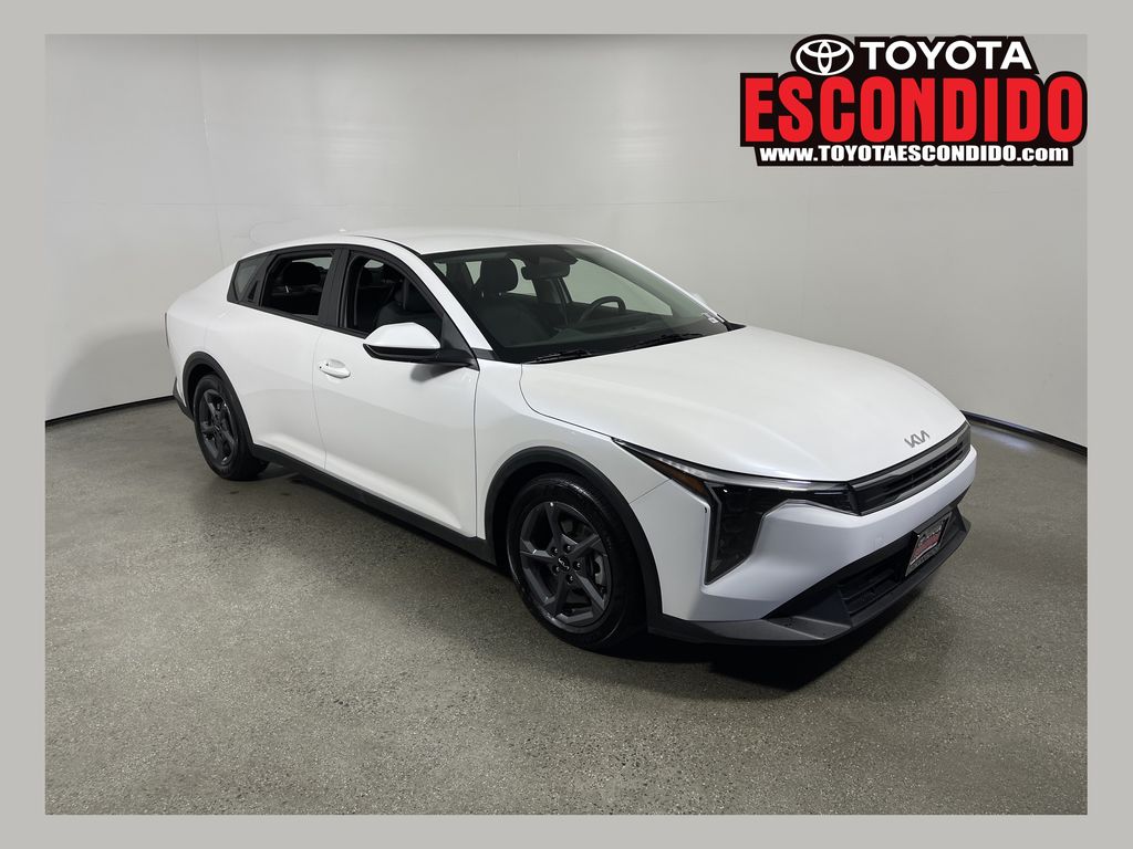 2025 Kia K4 LXS AT's photo