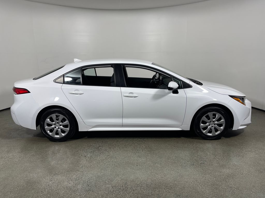 2022 Toyota Corolla LE photo 2