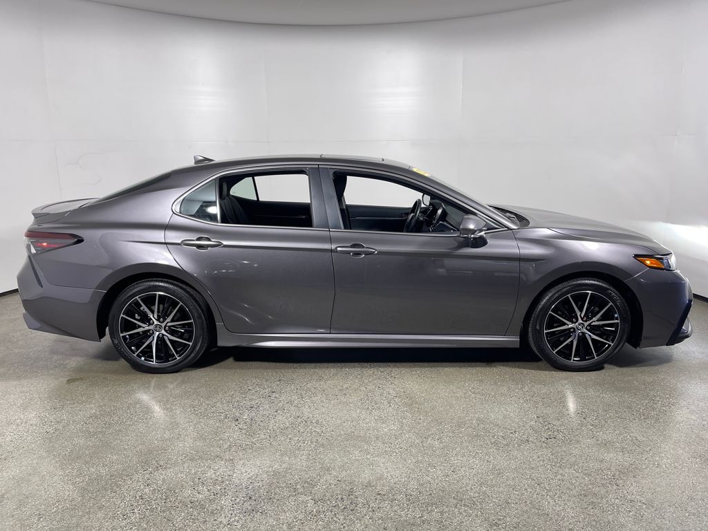2023 Toyota Camry Hybrid SE photo 2
