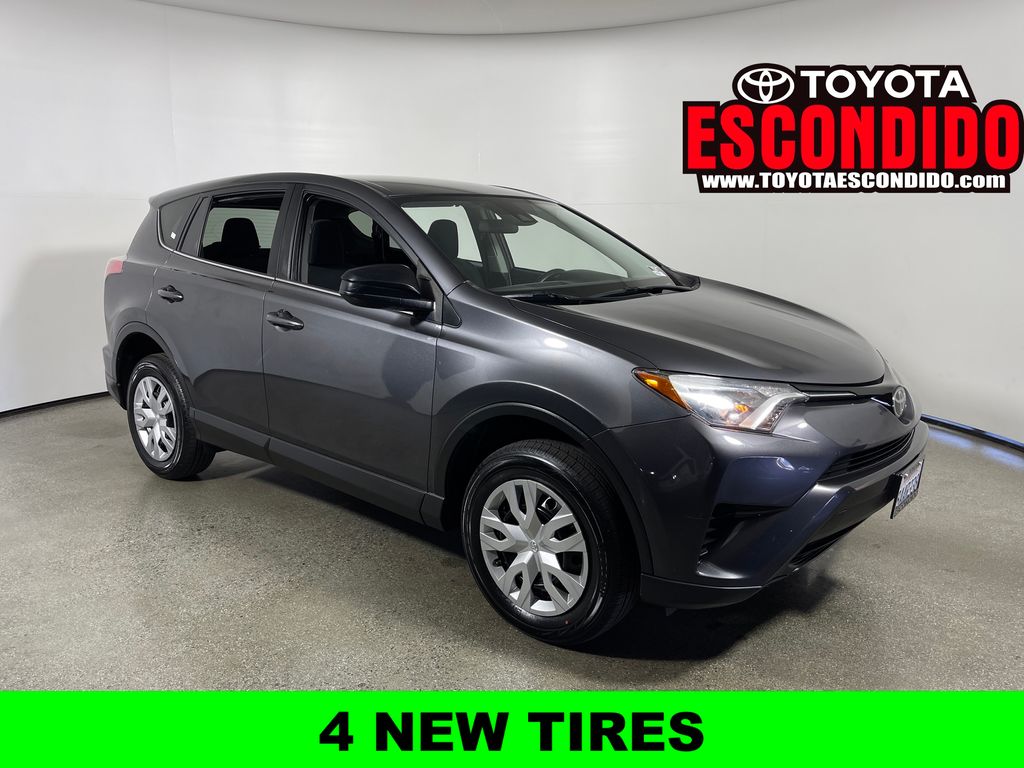 2017 Toyota RAV4 LE's photo