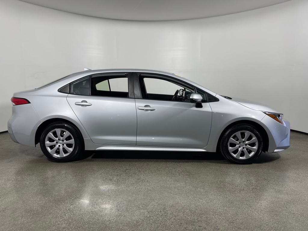 Used 2022 Toyota Corolla LE with VIN 5YFEPMAE8NP275115 for sale in Northfield, Minnesota