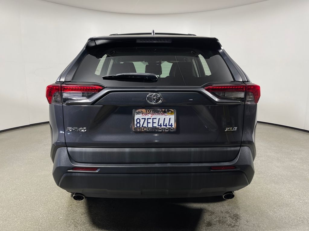 2021 Toyota RAV4 XLE Premium photo 4