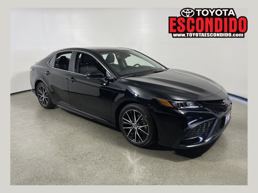 2023 Toyota Camry SE's photo