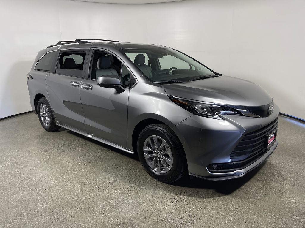 2026 Toyota Sienna 8 PASSENGER 