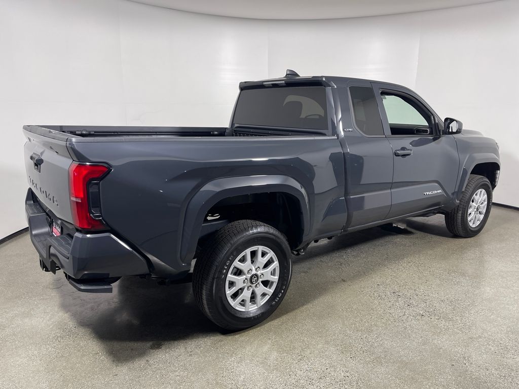 2025 Toyota Tacoma SR5 XtraCab photo 3