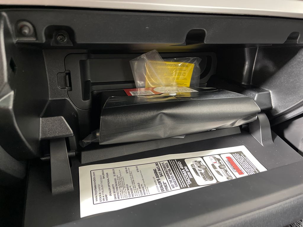 2026 Toyota Tacoma SR5 - Photo 25