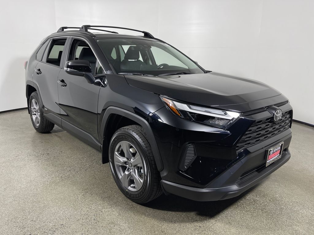 2025 Toyota RAV4 XLE's photo