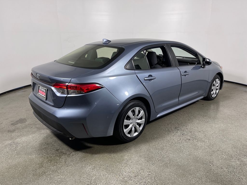 2022 Toyota Corolla LE photo 3