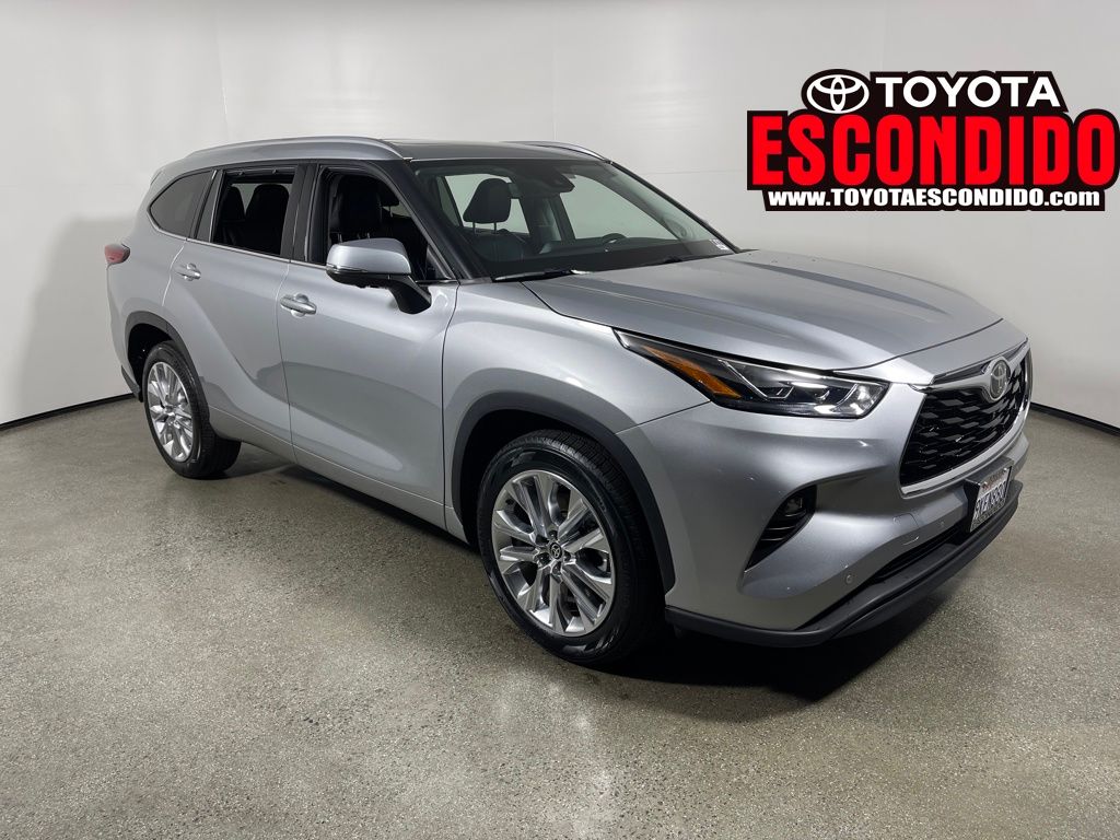 2023 Toyota Highlander Limited's photo