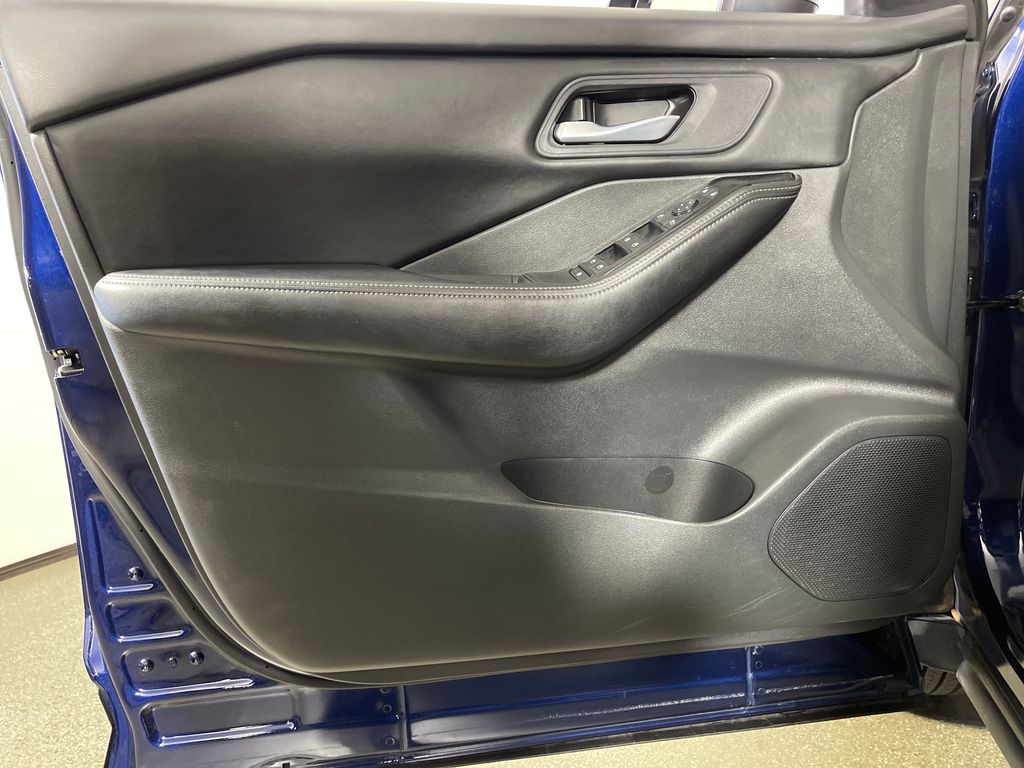 2025 Nissan Rogue SV - Photo 17