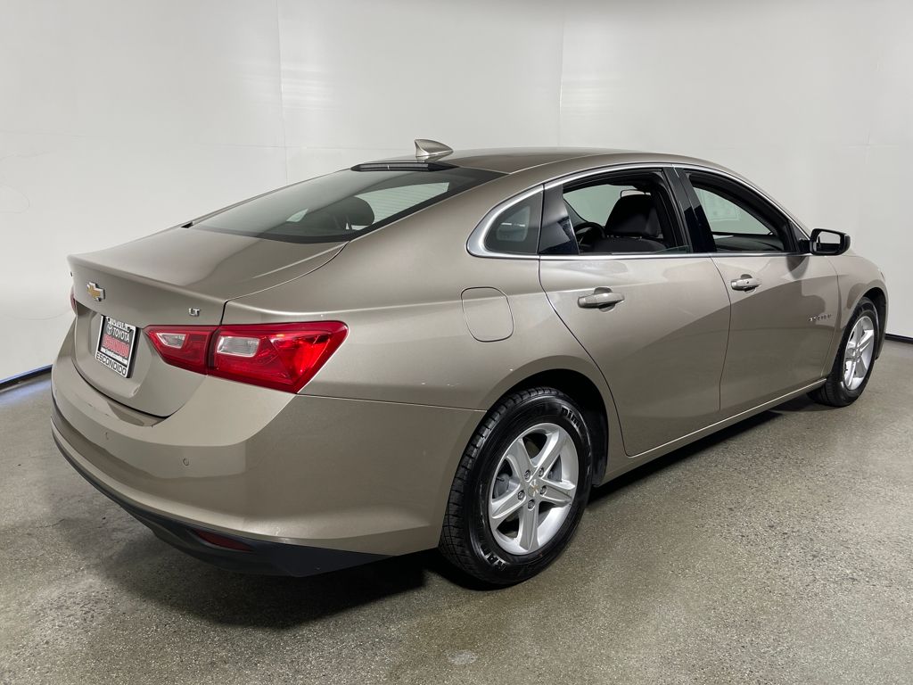 2024 Chevrolet Malibu 1LT photo 3