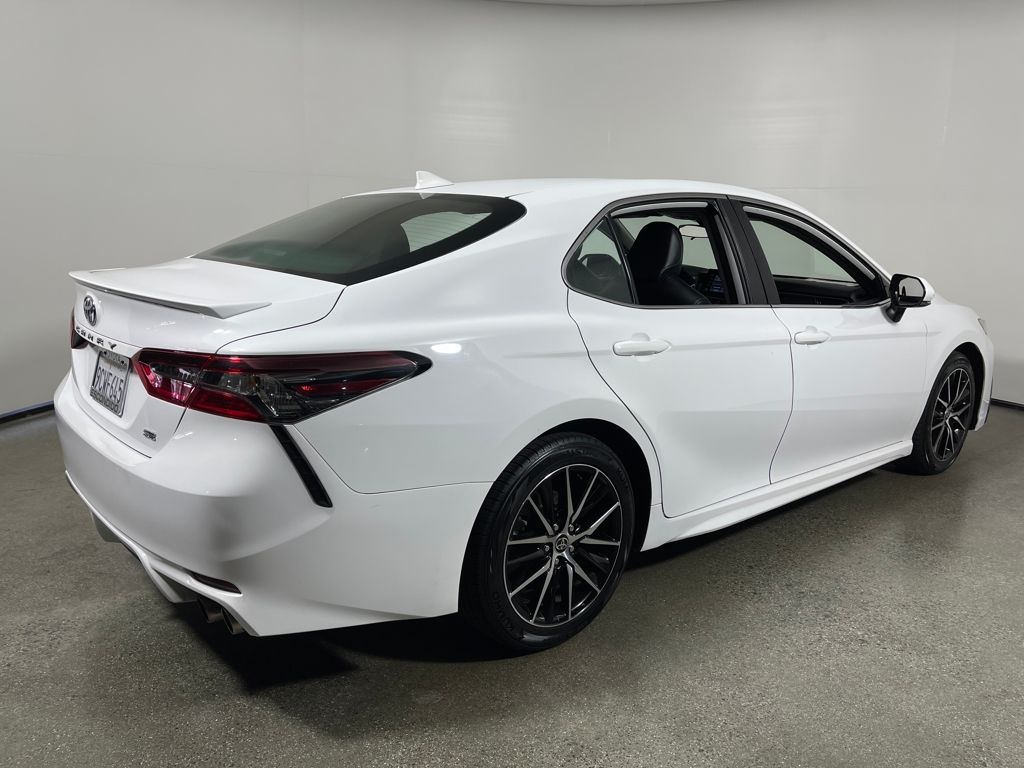 2023 Toyota Camry SE photo 3