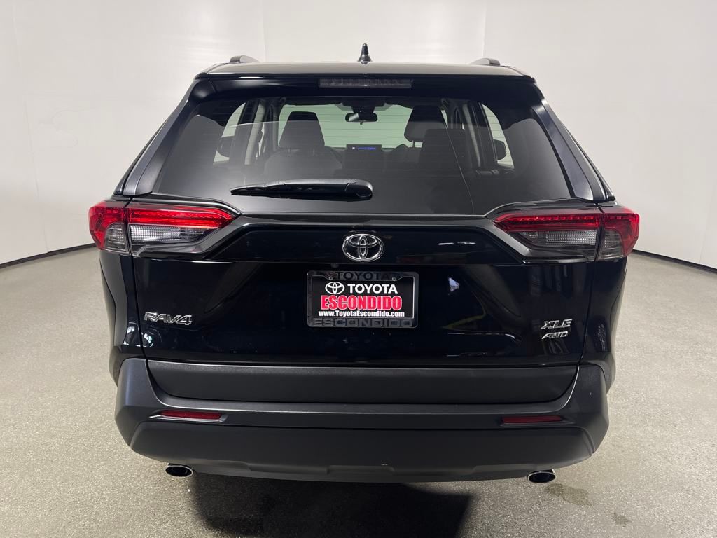 2023 Toyota RAV4 XLE photo 4
