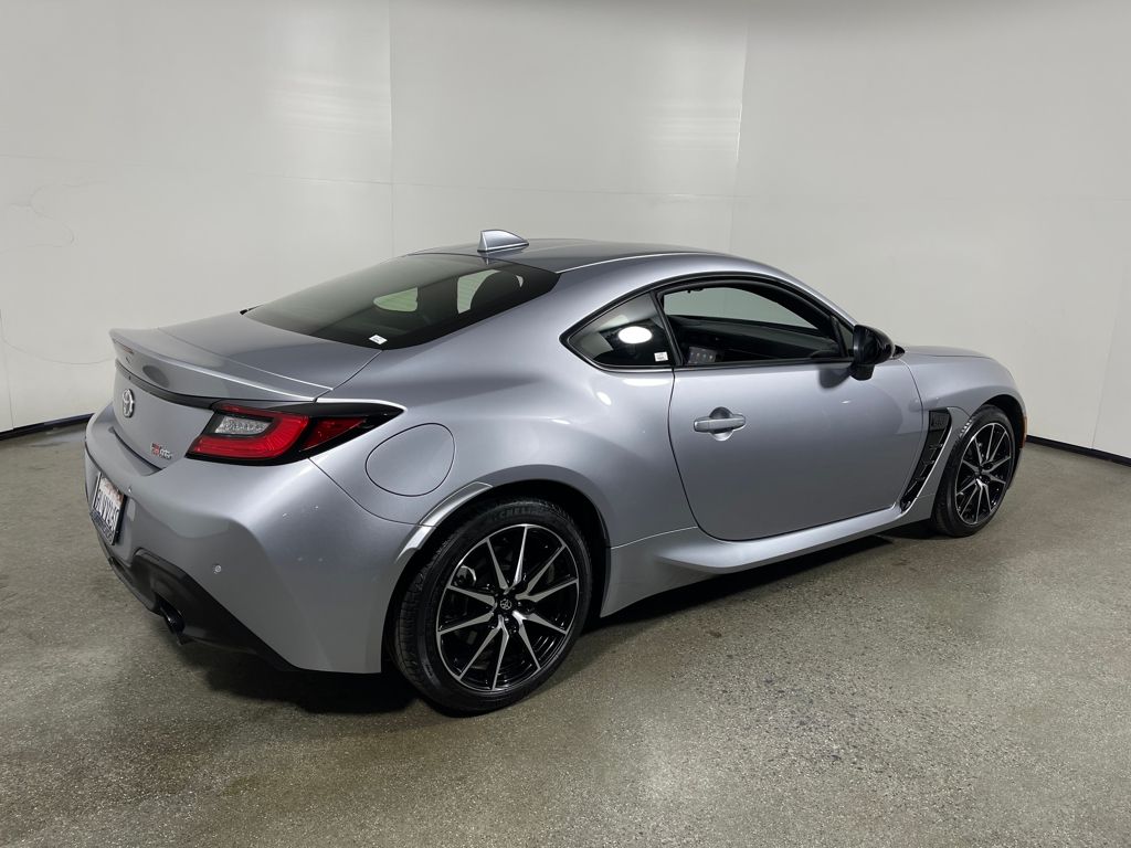 2024 Toyota GR86 Base photo 3