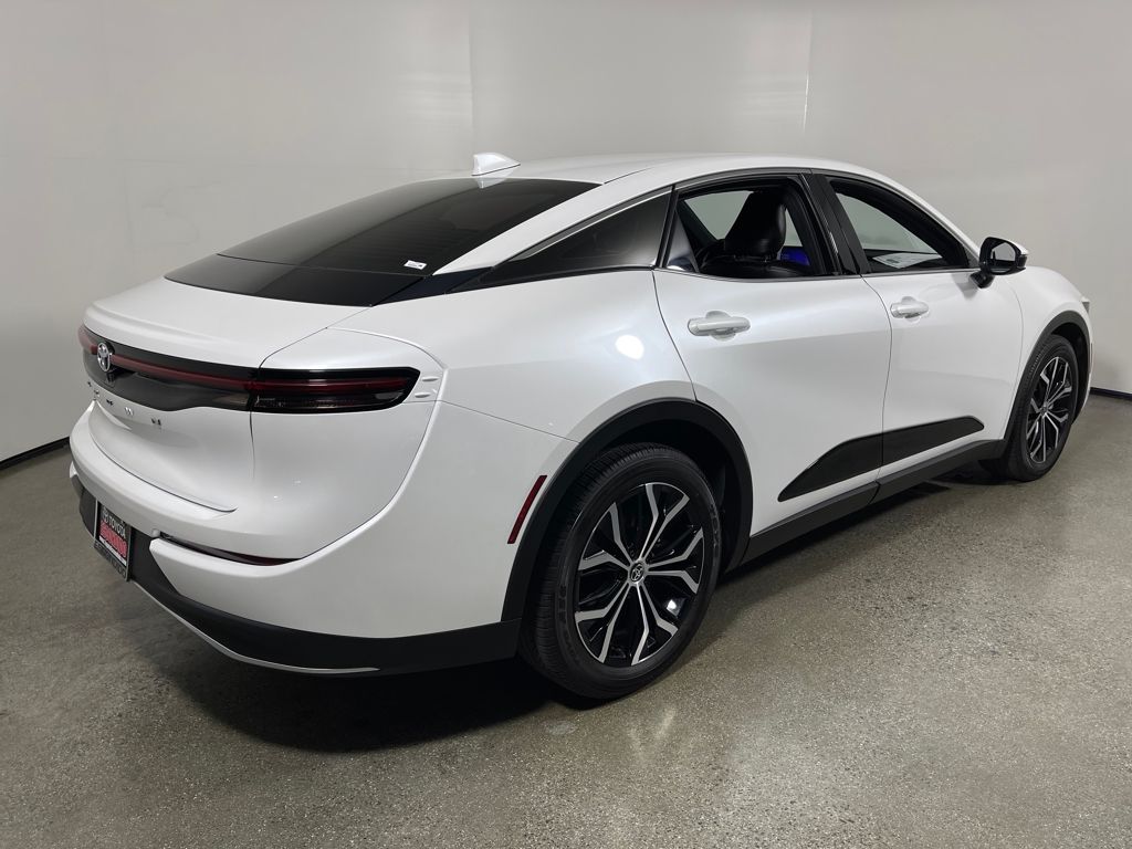 2023 Toyota Crown XLE photo 3