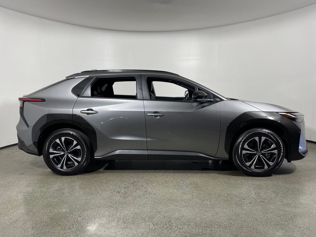 2023 Toyota bZ4X XLE photo 2