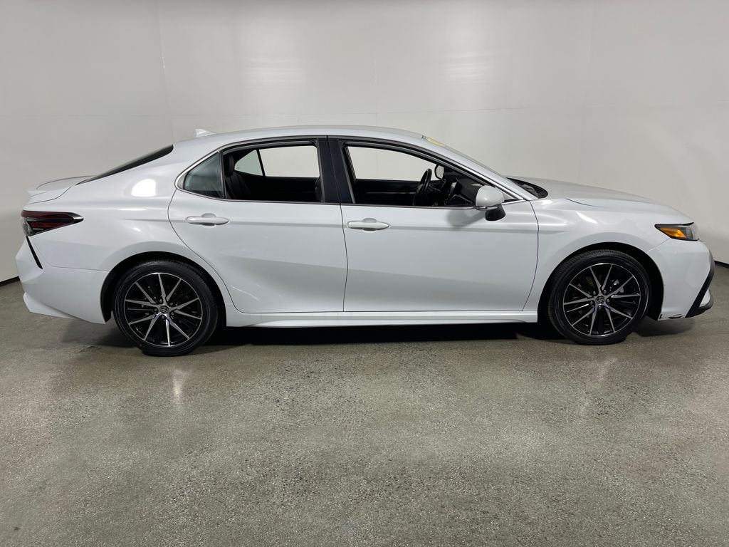 2023 Toyota Camry SE photo 2
