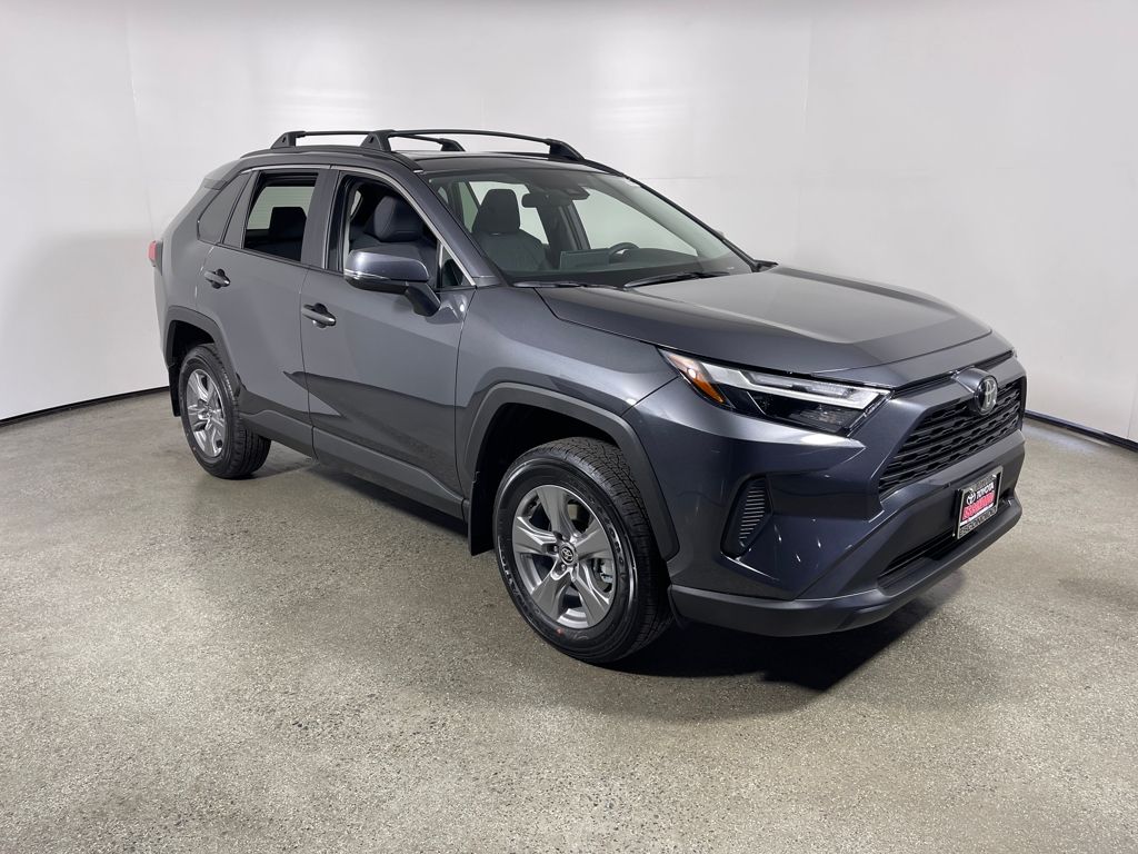 2025 Toyota RAV4 XLE's photo