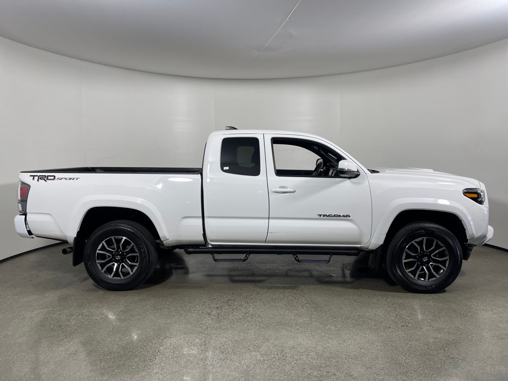 2022 Toyota Tacoma V6 photo 2