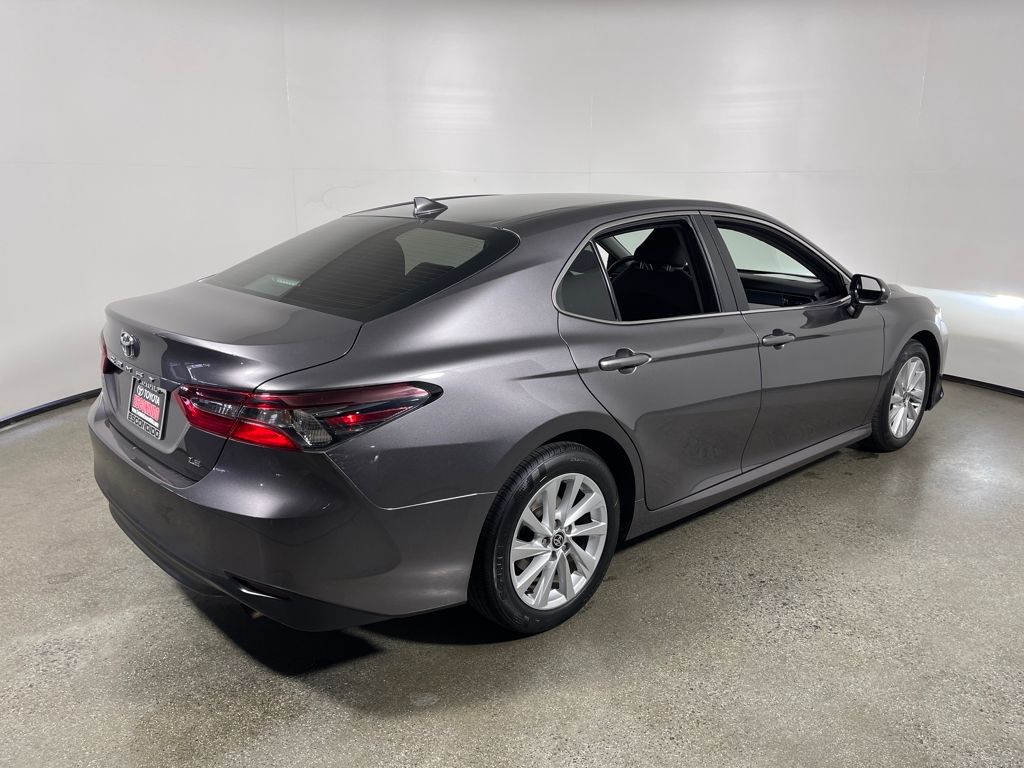 2023 Toyota Camry LE photo 3