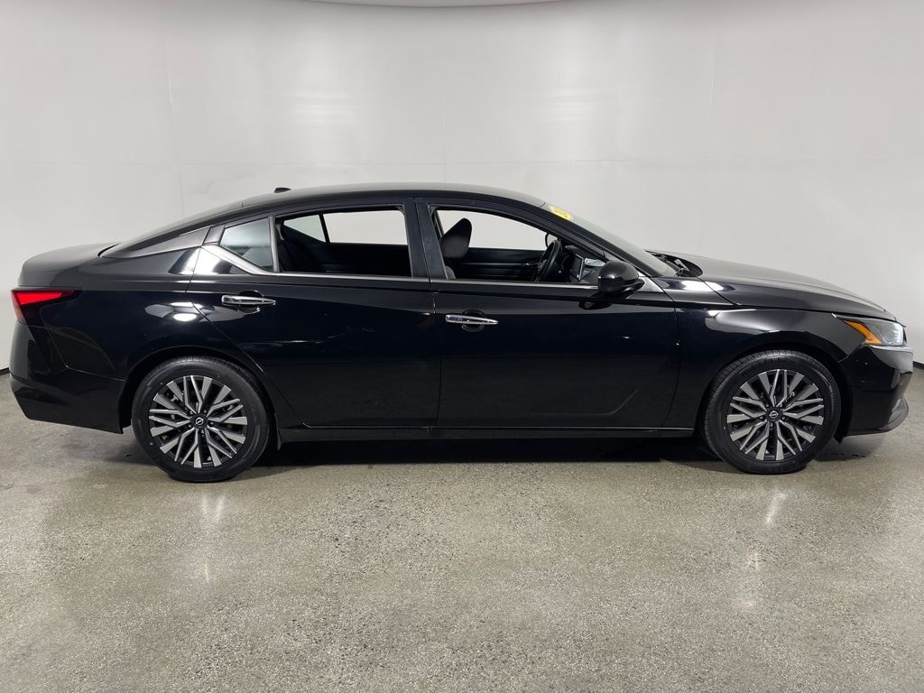 Used 2023 Nissan Altima 2.5 SV Sedan