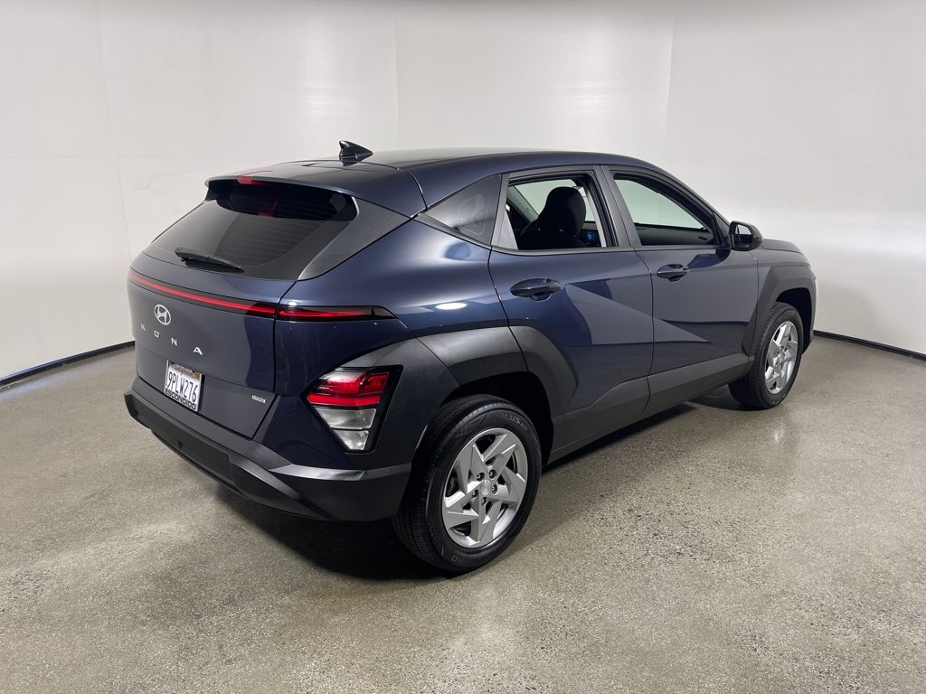 2025 Hyundai Kona SE photo 2