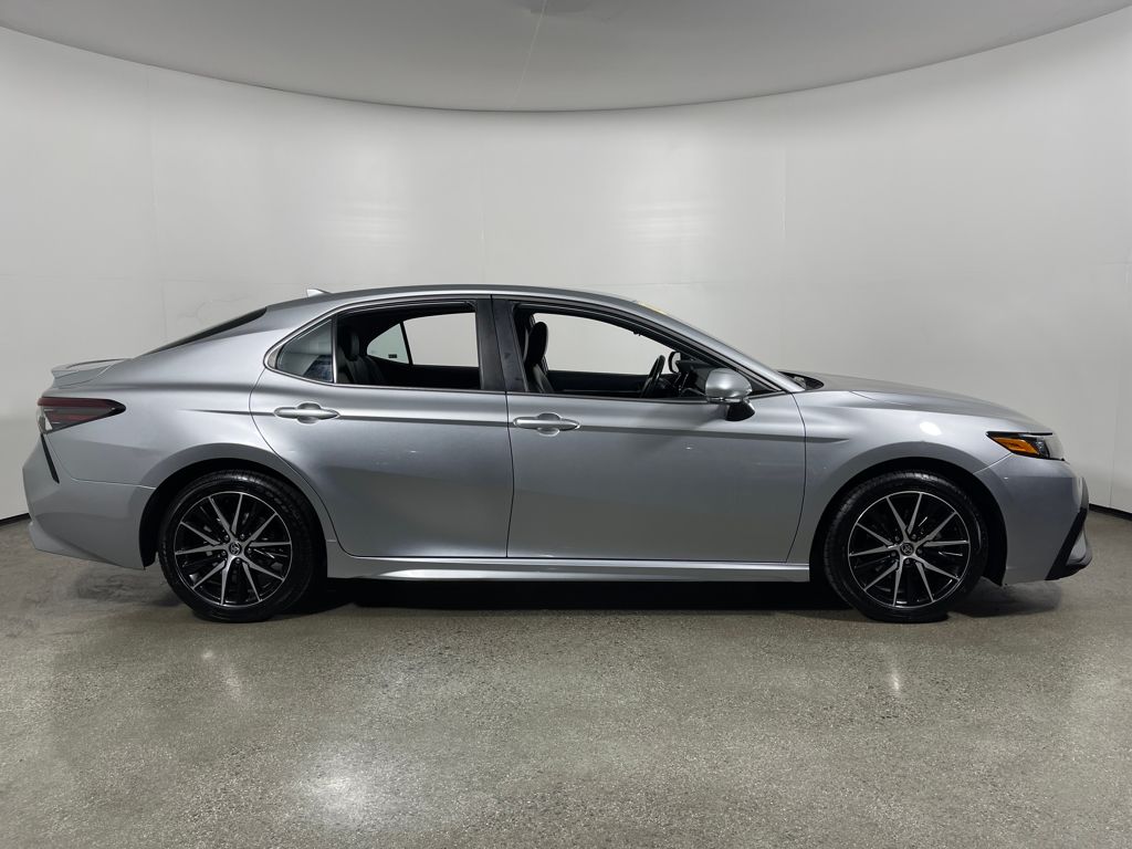 2023 Toyota Camry SE photo 2