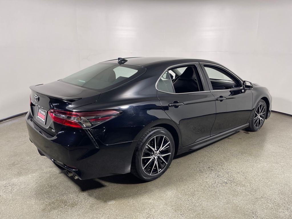 2023 Toyota Camry SE photo 3