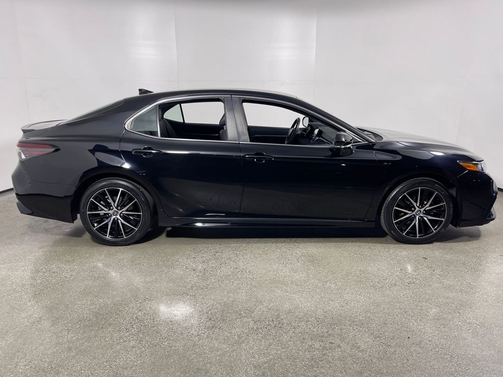 Used 2022 Toyota Camry SE Sedan