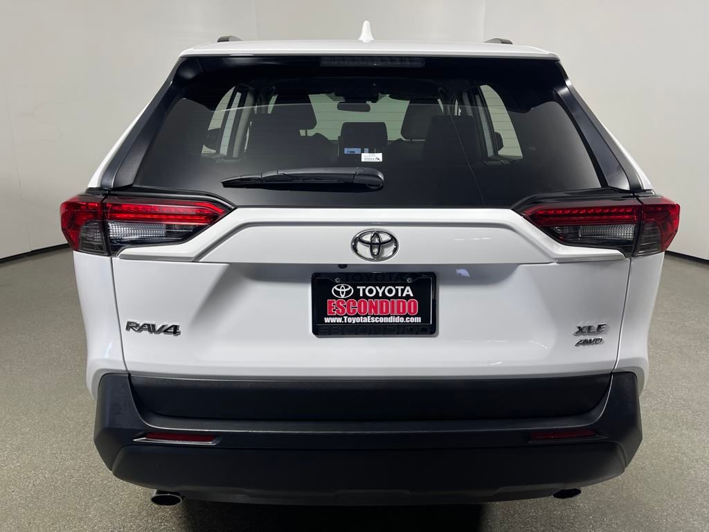 2024 Toyota RAV4 XLE photo 4