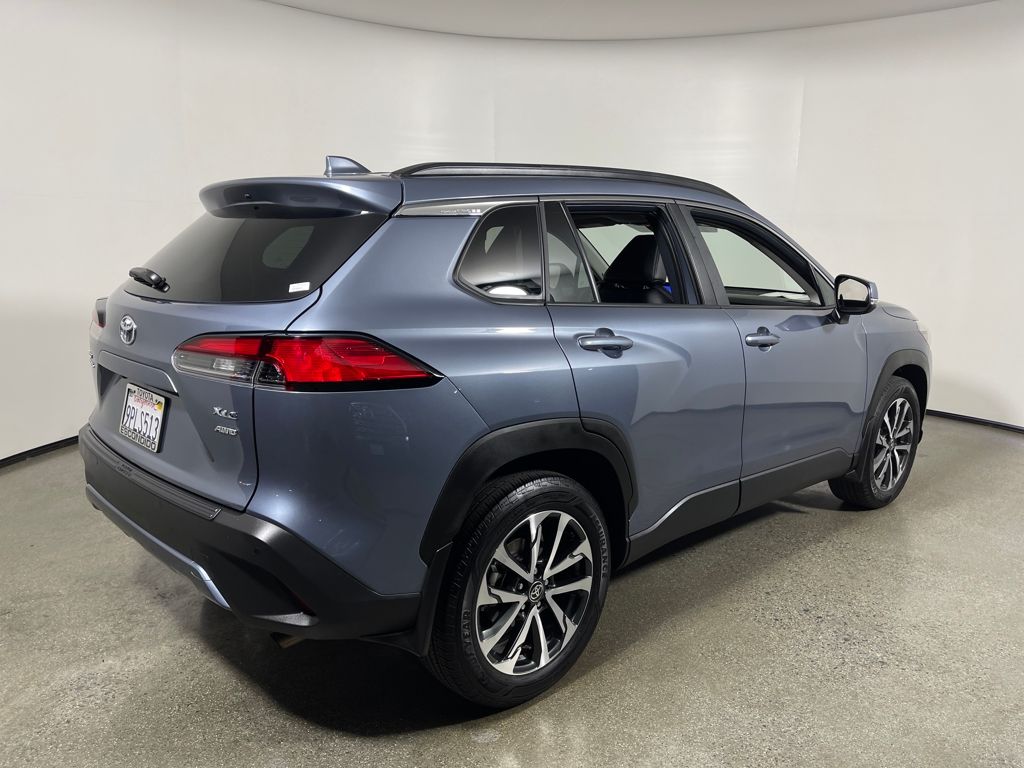 2024 Toyota Corolla Cross XLE photo 3
