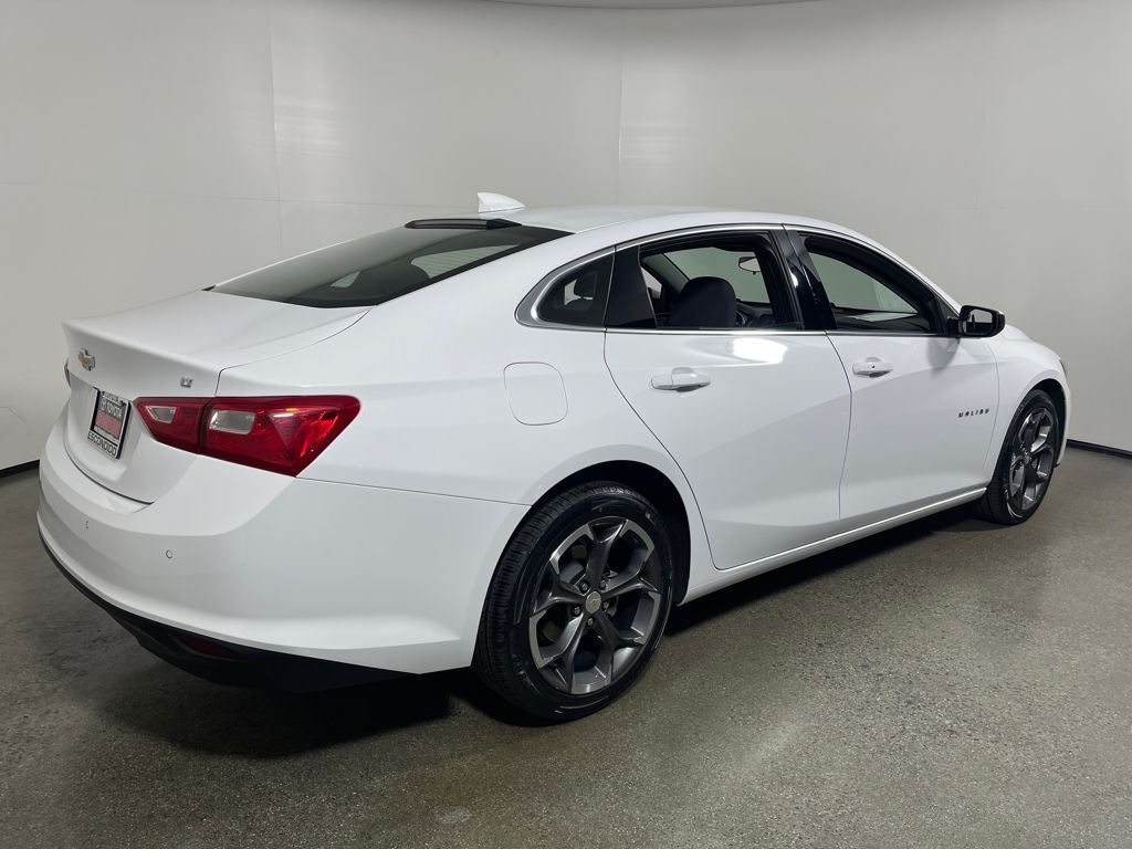 2024 Chevrolet Malibu 1LT photo 3