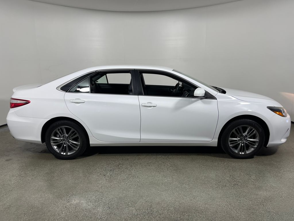 2017 Toyota Camry XLE XSE photo 2