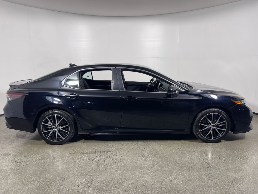 2023 Toyota Camry SE photo 2