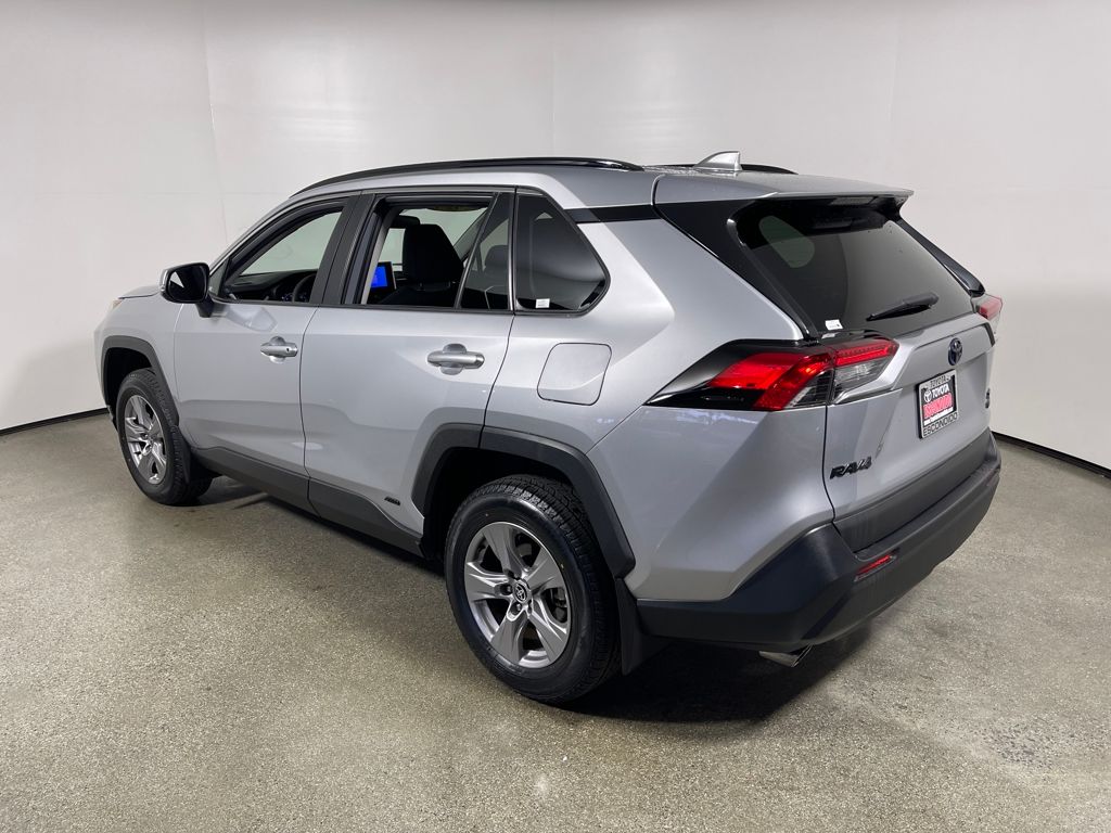 2024 Toyota RAV4 Hybrid XLE photo 4