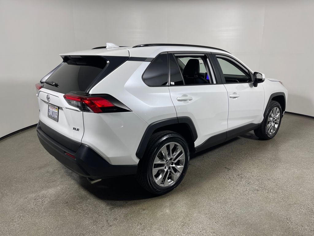2023 Toyota RAV4 XLE Premium photo 2