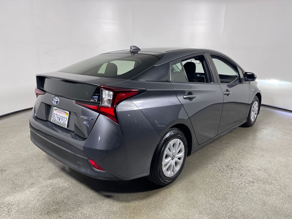 2022 Toyota Prius L photo 3