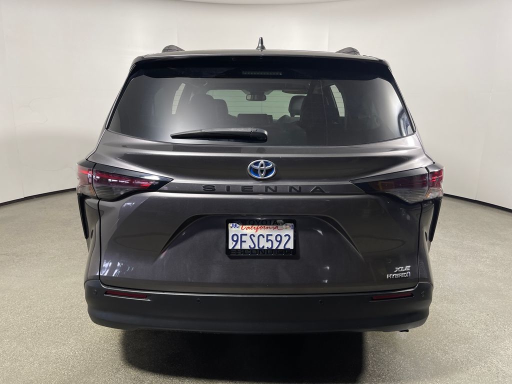 2023 Toyota Sienna XLE photo 4