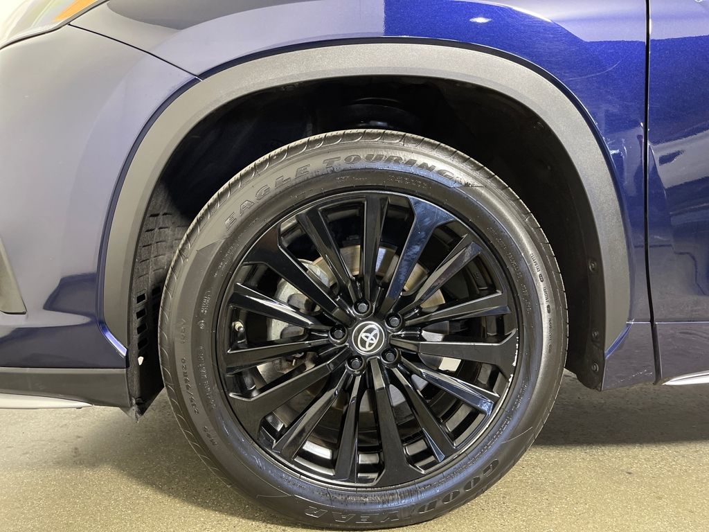 2025 Toyota Highlander XSE - Photo 11