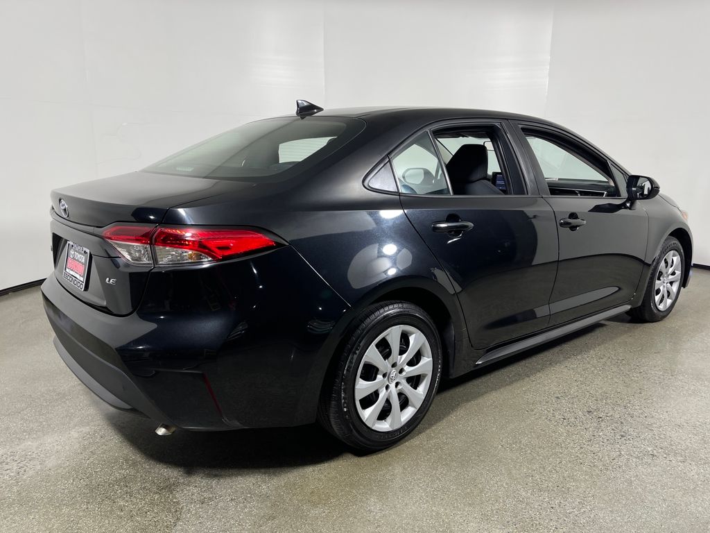2022 Toyota Corolla LE photo 3