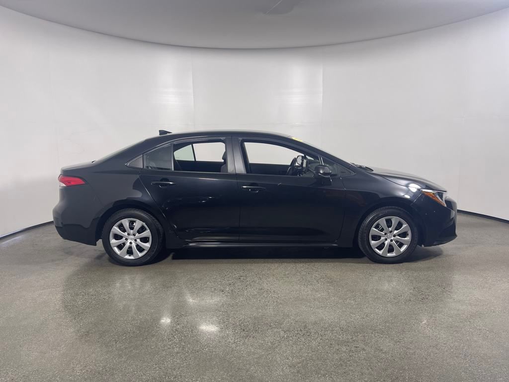 Used 2022 Toyota Corolla LE with VIN 5YFEPMAE4NP328005 for sale in Kansas City