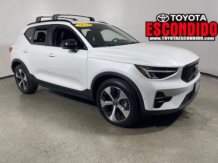 2023 Volvo XC40 B4 FWD Ultimate Dark SUV