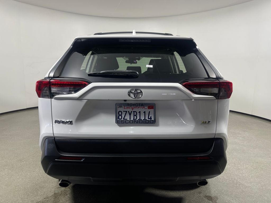 2022 Toyota RAV4 XLE photo 4