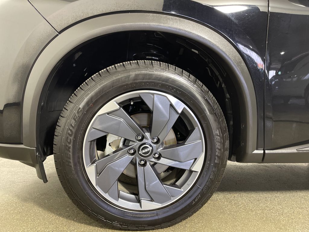 2025 Nissan Rogue SV - Photo 11