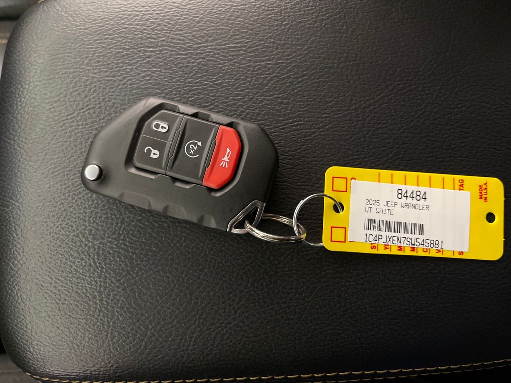 2025 Jeep Wrangler 4-Door Sahara - Photo 24