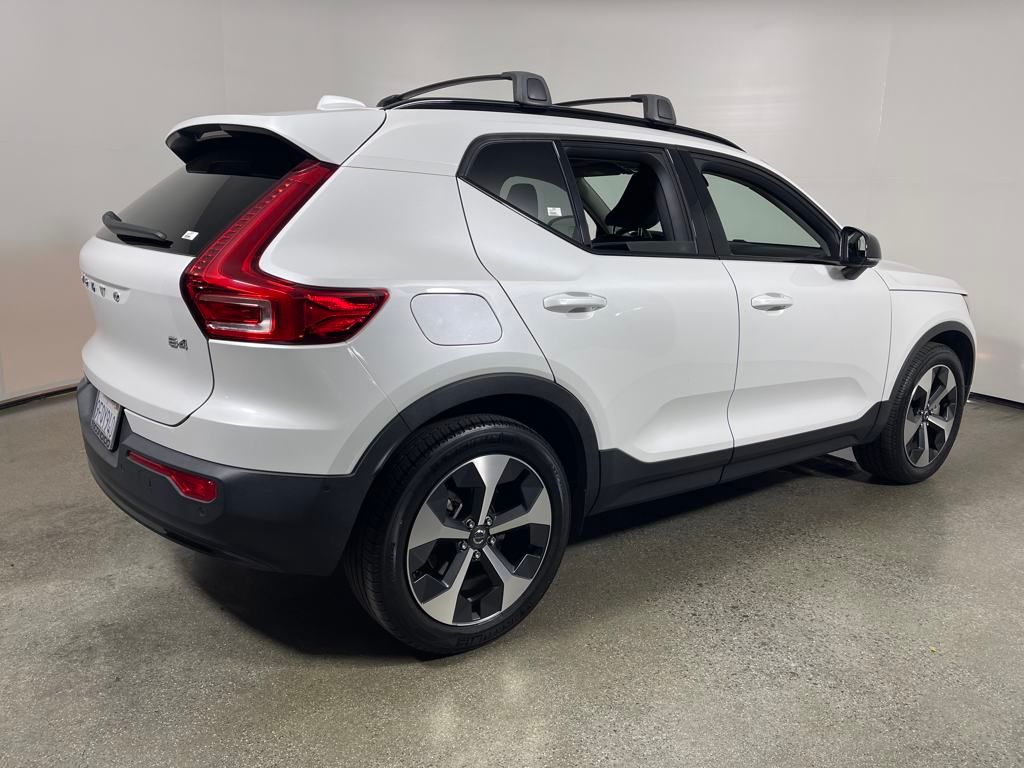 2023 Volvo XC40 Ultimate photo 3