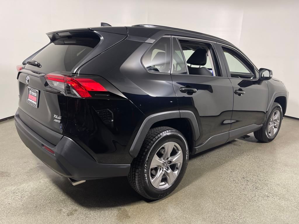 2023 Toyota RAV4 XLE photo 3