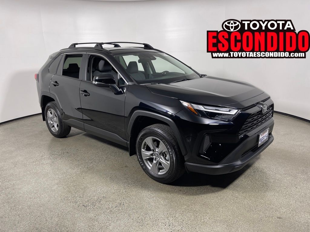 2024 Toyota RAV4 XLE's photo