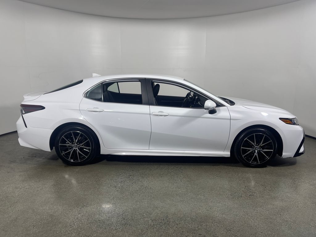 2023 Toyota Camry SE photo 2
