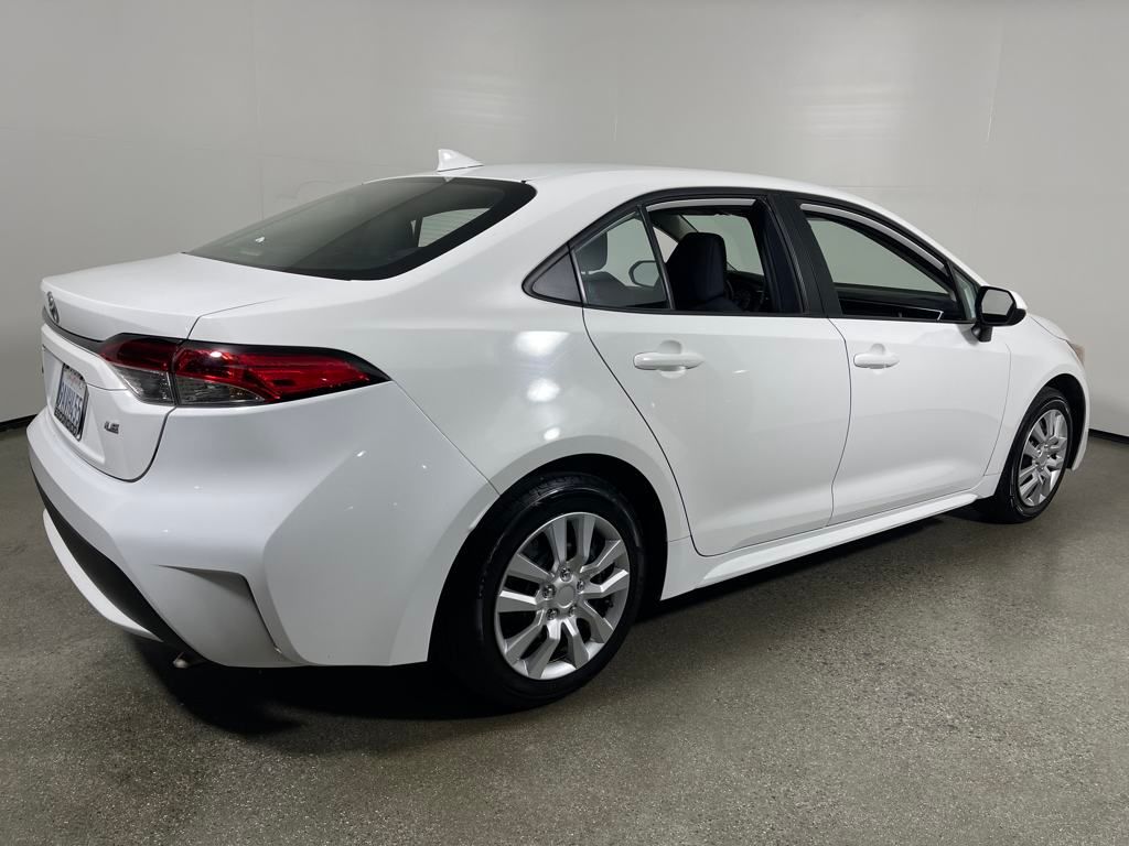 2022 Toyota Corolla LE photo 3